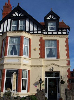 front carmen bed and breakfast llandudno.jpg