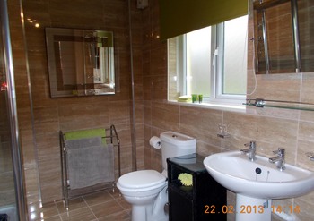 lympley-lodge-flat-bathroom