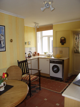 lympley-lodge-flat-kitchen